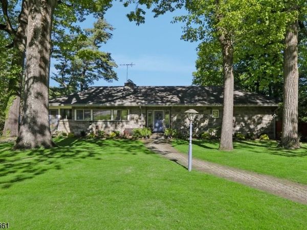 122 Sunrise Dr, Hawthorne, NJ 07506