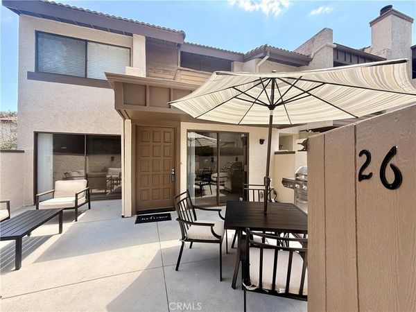5800 Owensmouth Avenue, Unit 26, Woodland Hills, CA 91367