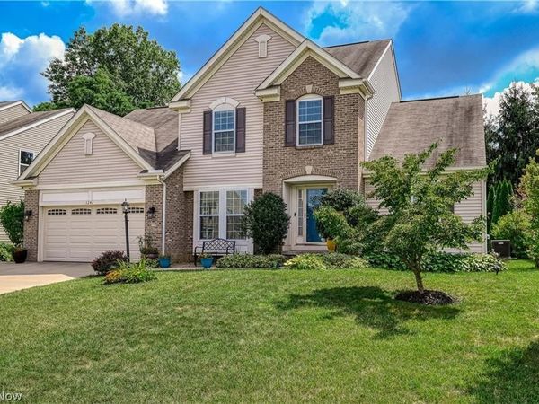 1242 Bexley Circle , Akron, OH 44312