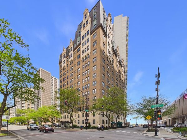 6101 N Sheridan Road, Unit 1A, Chicago, IL 60660