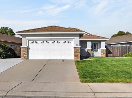 7915 Neyland Way, Sacramento, CA 95829 Photo