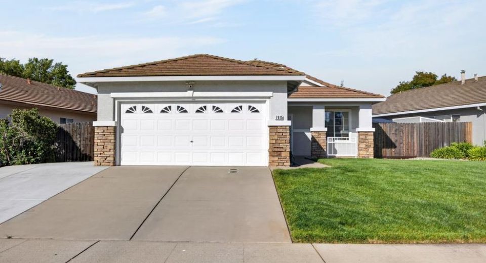 7915 Neyland Way, Sacramento, CA 95829 Photo