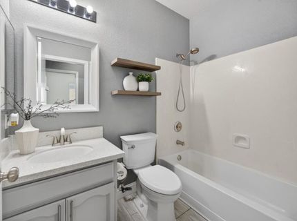 7915 Neyland Way, Sacramento, CA 95829 Photo