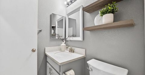 7915 Neyland Way, Sacramento, CA 95829 Photo