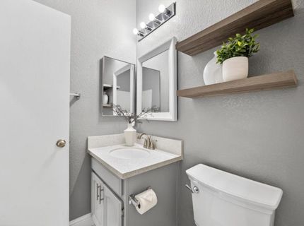 7915 Neyland Way, Sacramento, CA 95829 Photo