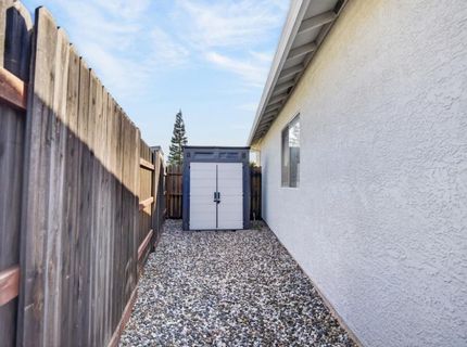 7915 Neyland Way, Sacramento, CA 95829 Photo
