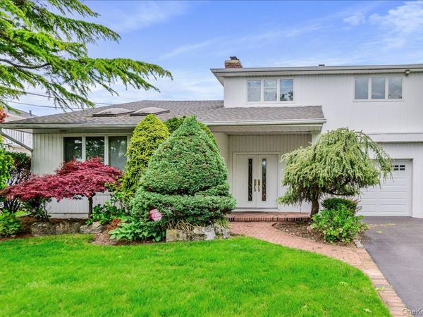 2119 Oliver Way, Merrick, NY 11566
