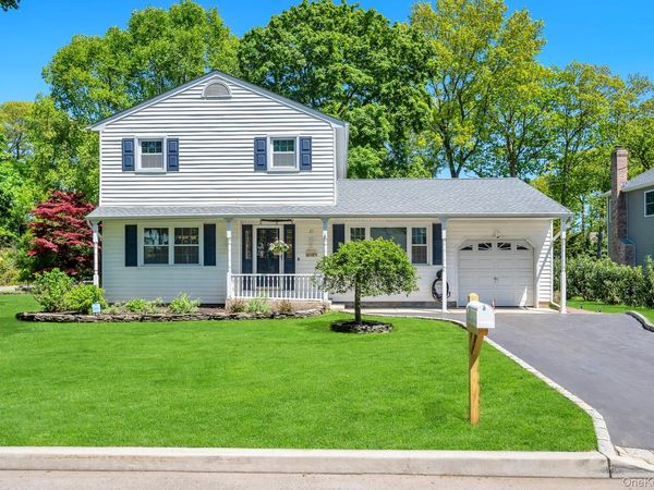 21 Hobson Avenue, Saint James, NY 11780