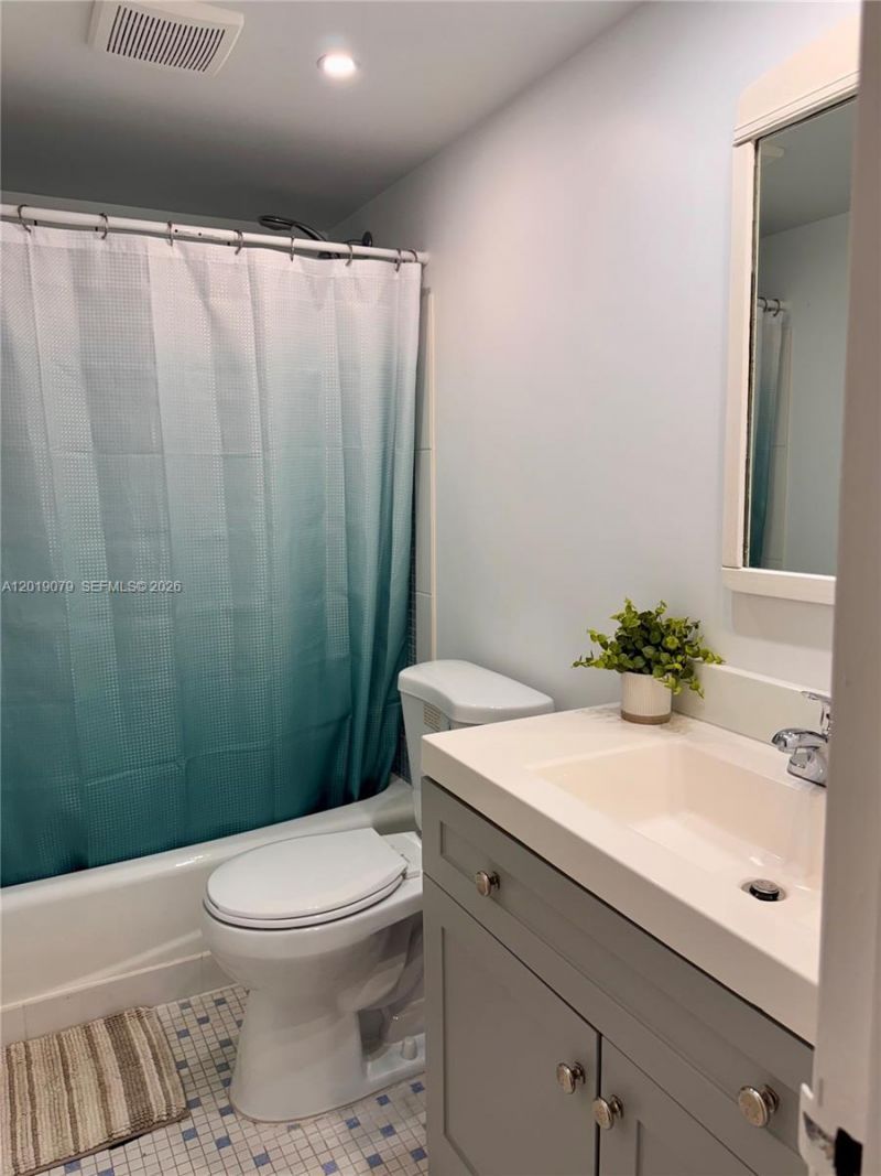 1913 S Ocean Dr, Unit 212, Hallandale Beach, FL 33009 Photo