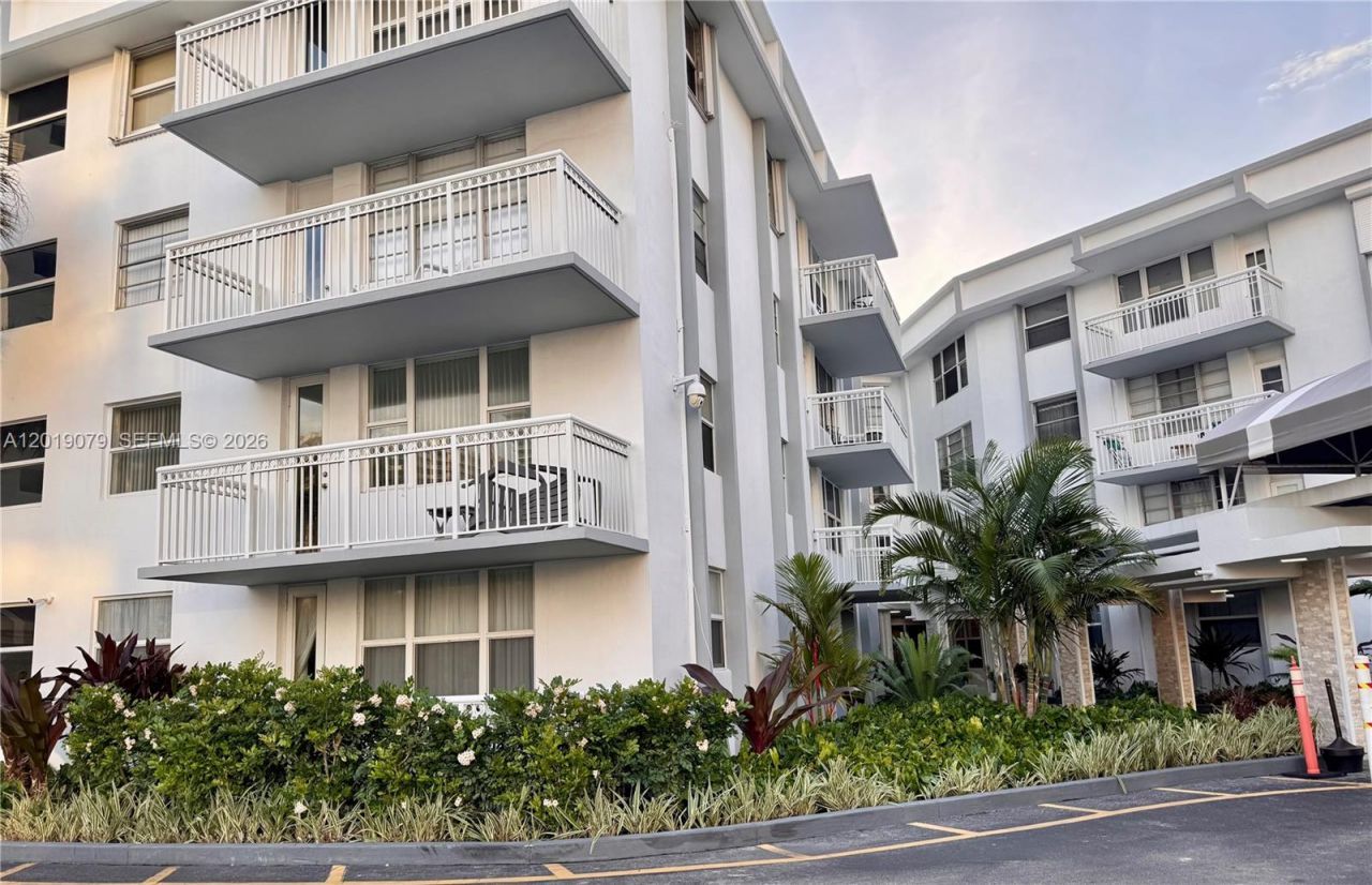 1913 S Ocean Dr, Unit 212, Hallandale Beach, FL 33009 Photo