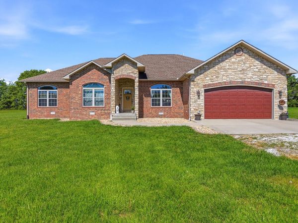294 Village Drive , Marshfield, MO 65706