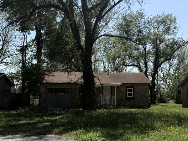 2730 W Chestnut Street , Springfield, MO 65802