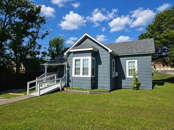 525 Pine Street , Cabool, MO 65689