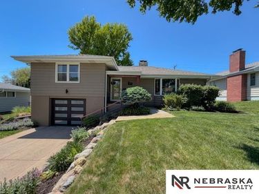 774 N 74th Avenue , Omaha, NE 68114