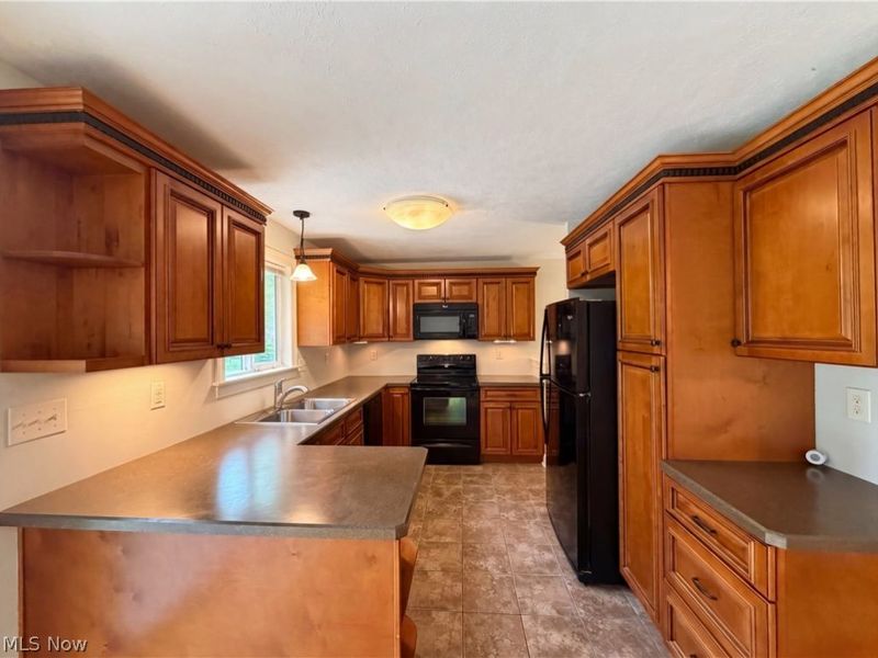 10845 Gregory Lane, North Royalton, OH 44133 Photo 2