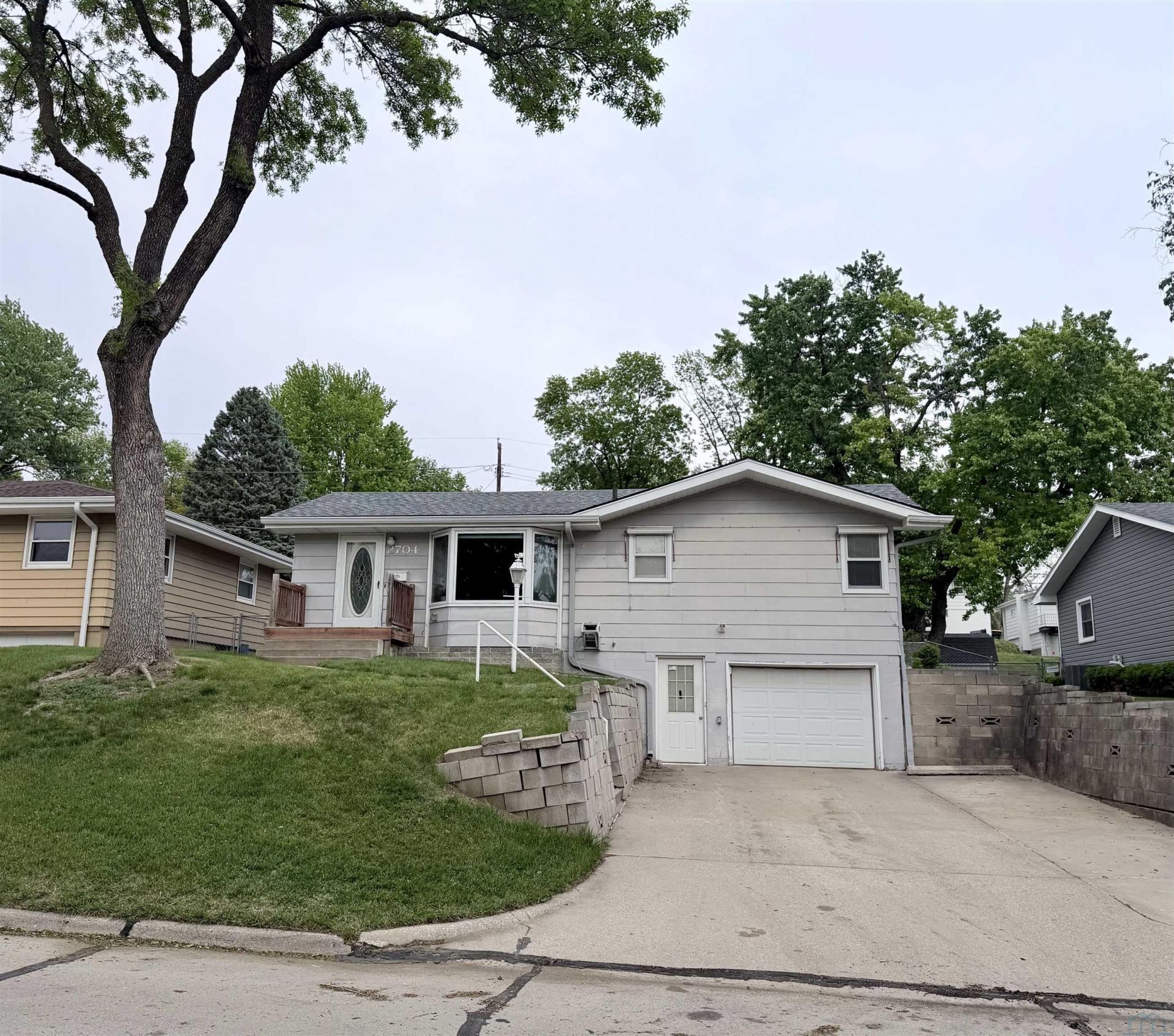 2704 S Cecelia, Sioux City, IA 51106 Main Photo