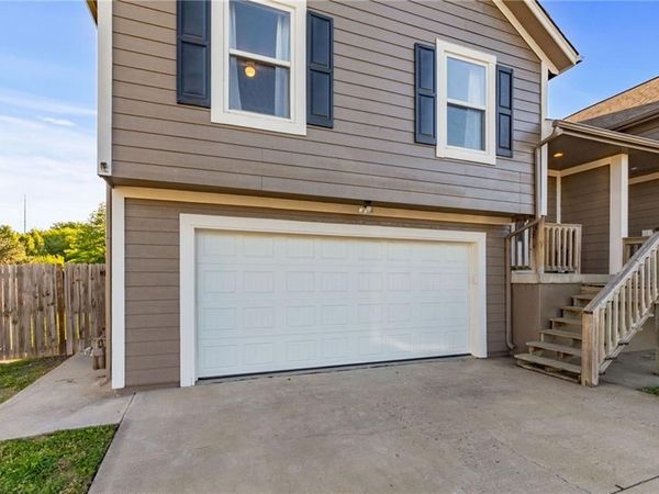316 Creekside Court, Gardner, KS 66030