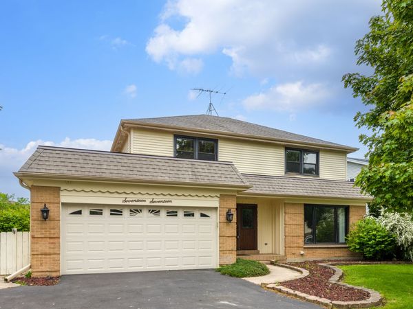 1717 N Burning Bush Lane , Mount Prospect, IL 60056
