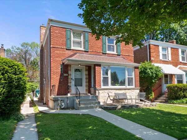 2504 W jarvis Avenue , Chicago, IL 60645