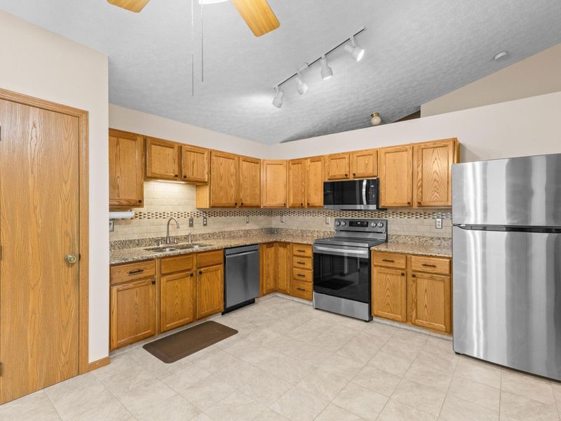1139 Rendezvous Lane, Columbus, OH 43207 Photo 12