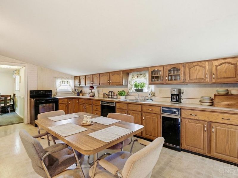 911 Lakeside Drive, Springfield Twp., OH 45231 Photo 12