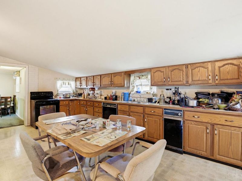911 Lakeside Drive, Springfield Twp., OH 45231 Photo 13