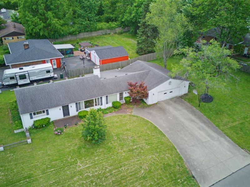 911 Lakeside Drive, Springfield Twp., OH 45231 Photo 2