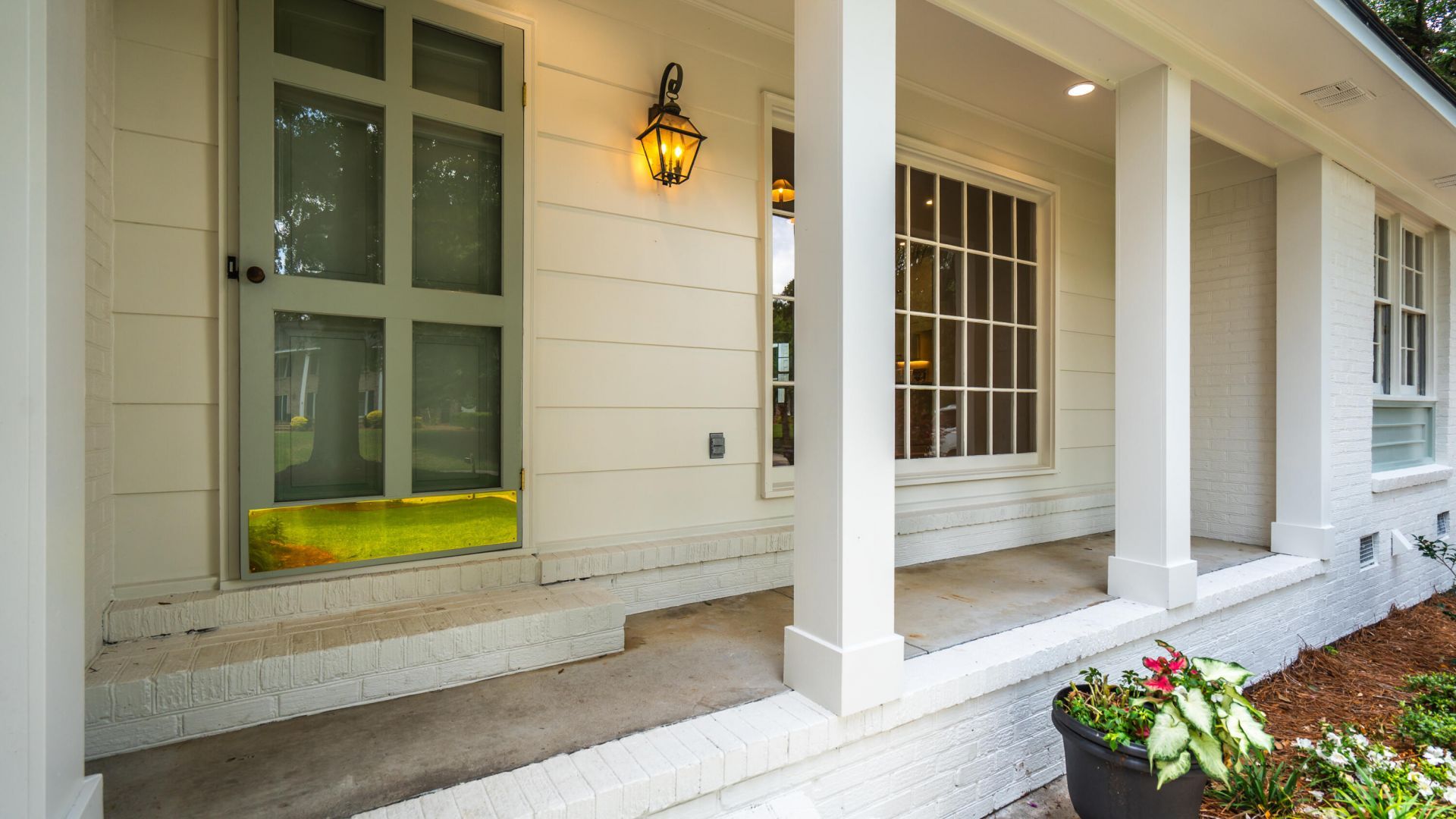 1389 Parkshore Drive Photo 2
