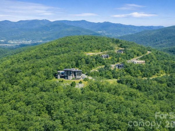 9998 Southcliff Parkway, Fairview, NC 28730