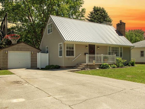 107 SW Sunset Street, Waverly, IA 50677