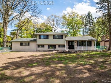 6742 Canterbury Court, Shelby Twp, MI 48316