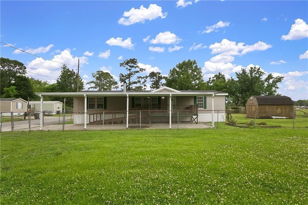 1904 DEBORAH Drive, St Bernard, LA 70085