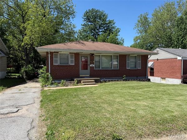 185 De Smet Drive , Florissant, MO 63031