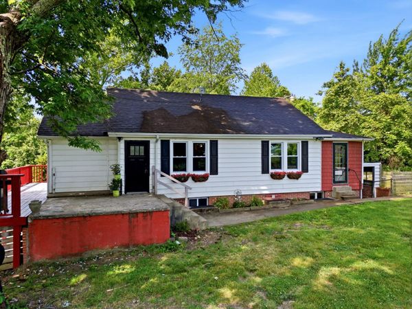 1754 2nd Street, Milton, WV 25541
