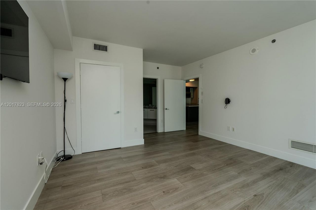 500 Brickell Ave, Unit 1407, Miami, FL 33131 Photo