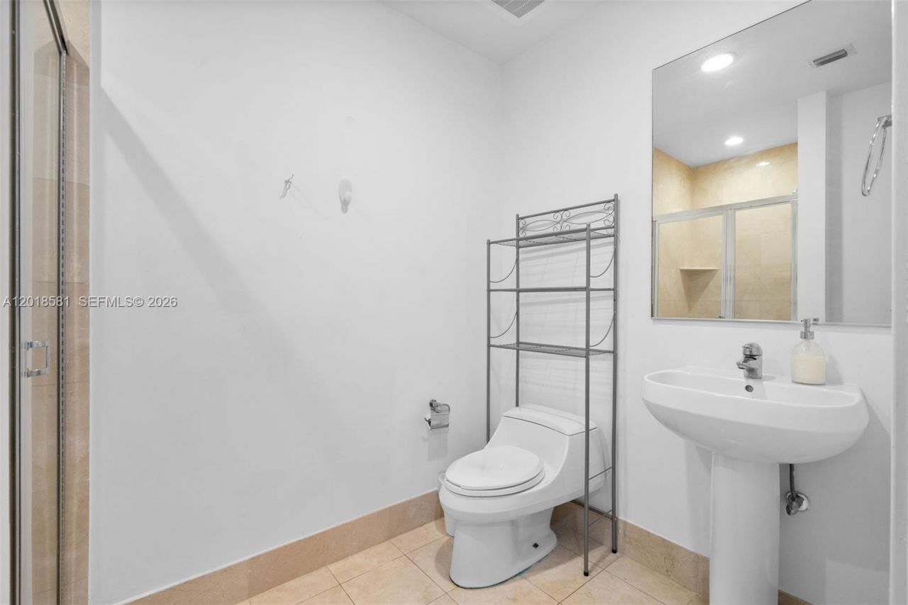 18101 Collins Ave , Unit 606, Sunny Isles Beach, FL 33160 Photo