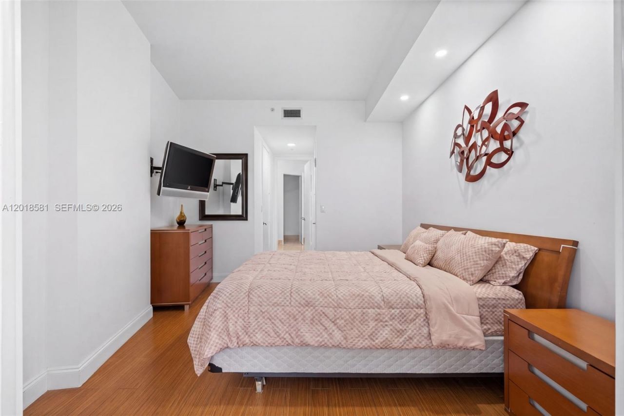 18101 Collins Ave , Unit 606, Sunny Isles Beach, FL 33160 Photo