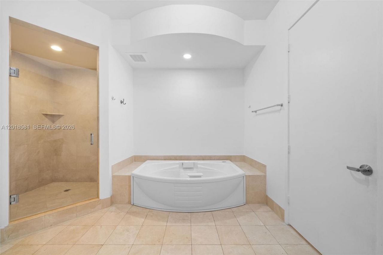 18101 Collins Ave , Unit 606, Sunny Isles Beach, FL 33160 Photo