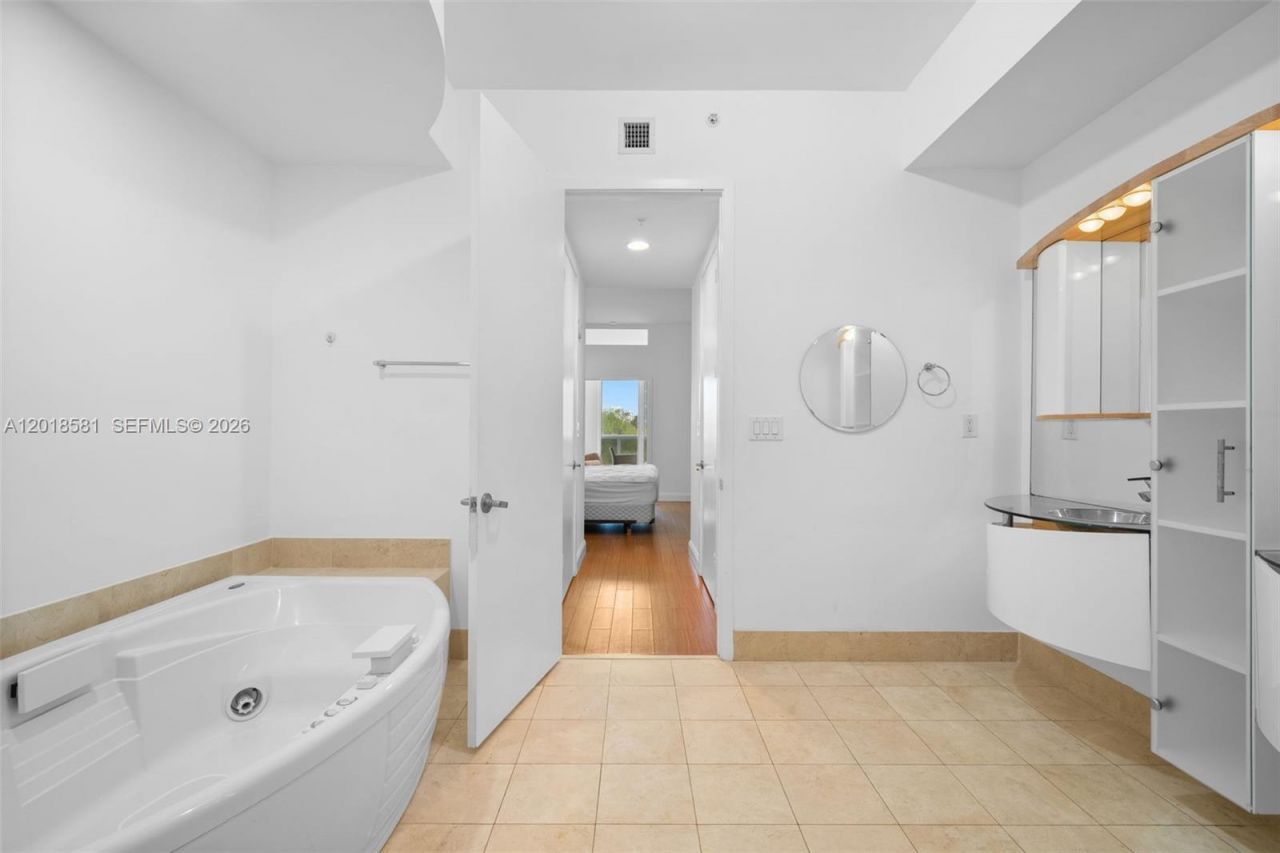 18101 Collins Ave , Unit 606, Sunny Isles Beach, FL 33160 Photo