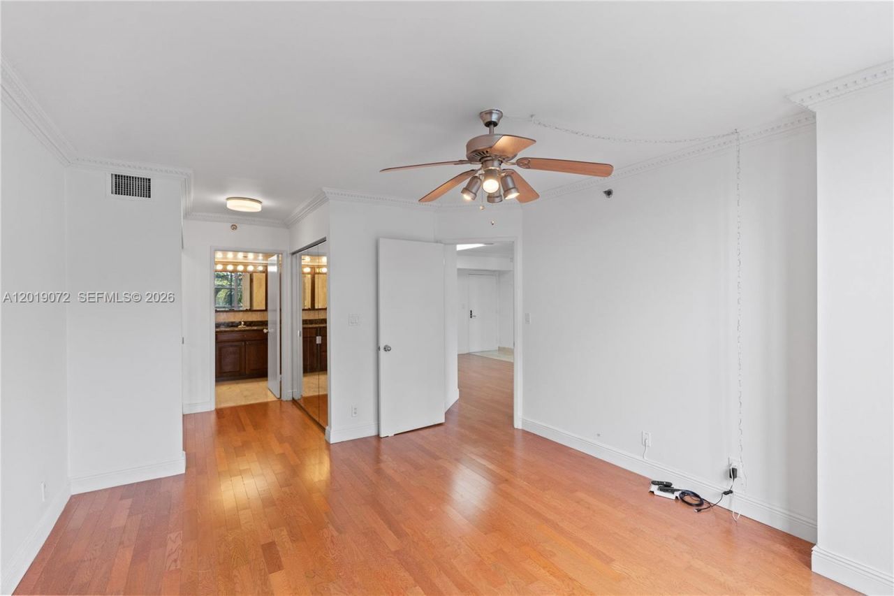 3600 Mystic Pointe Dr , Unit 310, Aventura, FL 33180 Photo