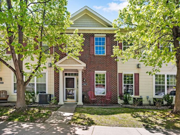 1015 Traditions Court, Chaska, MN 55318