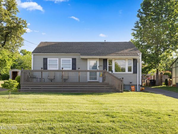 2211 Peachtree St, Knoxville, TN 37920