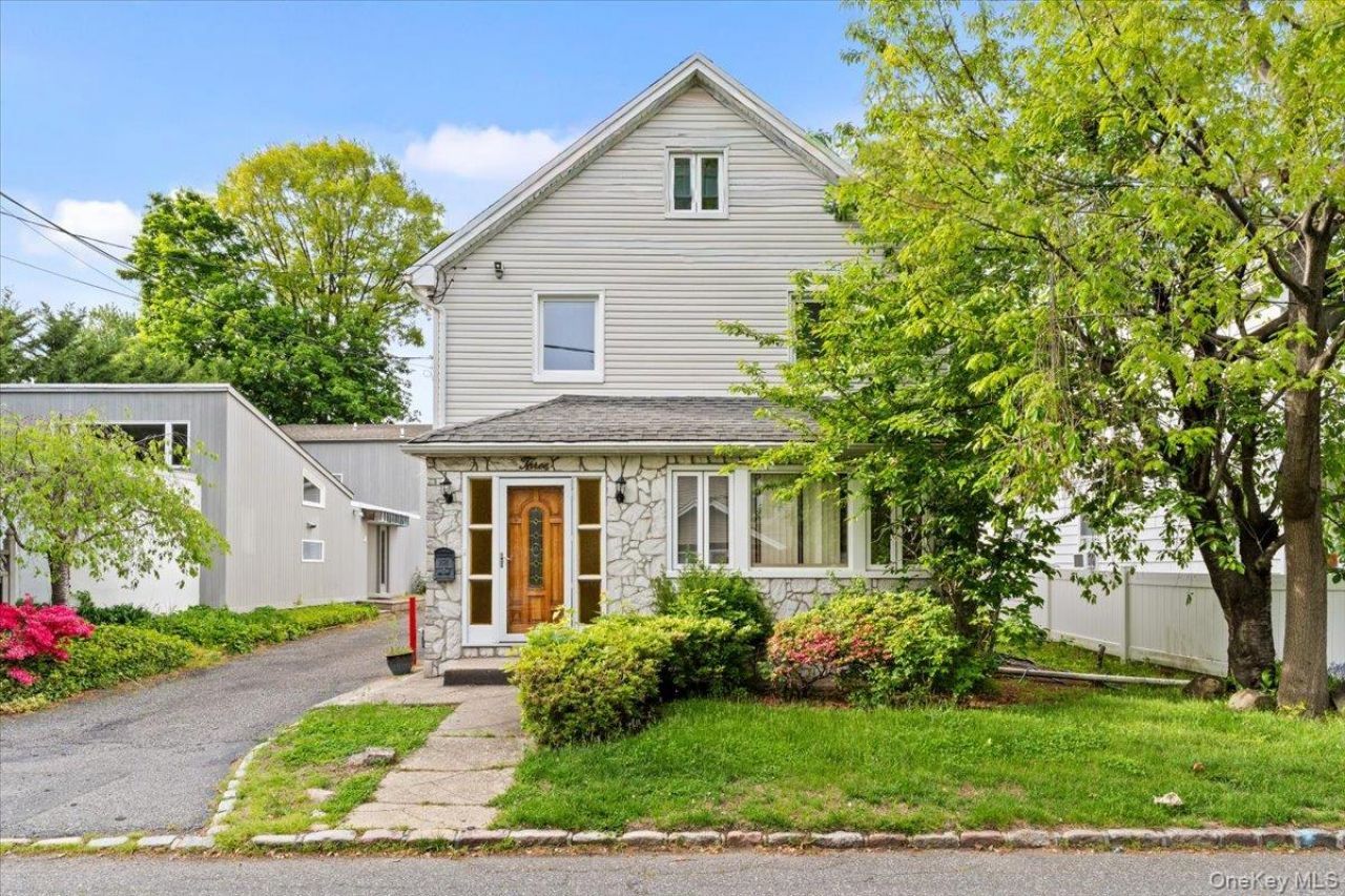 3 Franklin Road , Great Neck, NY 11024 Main Photo