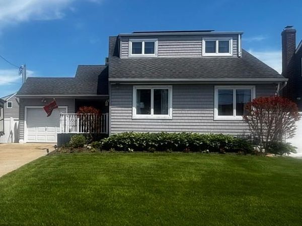 101 Buena Vista Boulevard , Lindenhurst, NY 11757