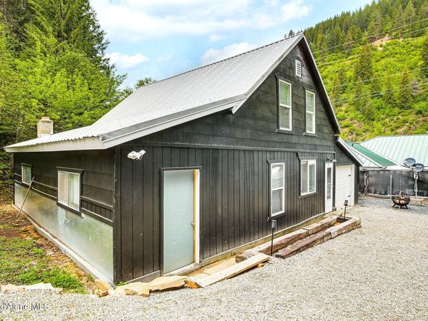 22 Theriault DR, Avery, ID 83802