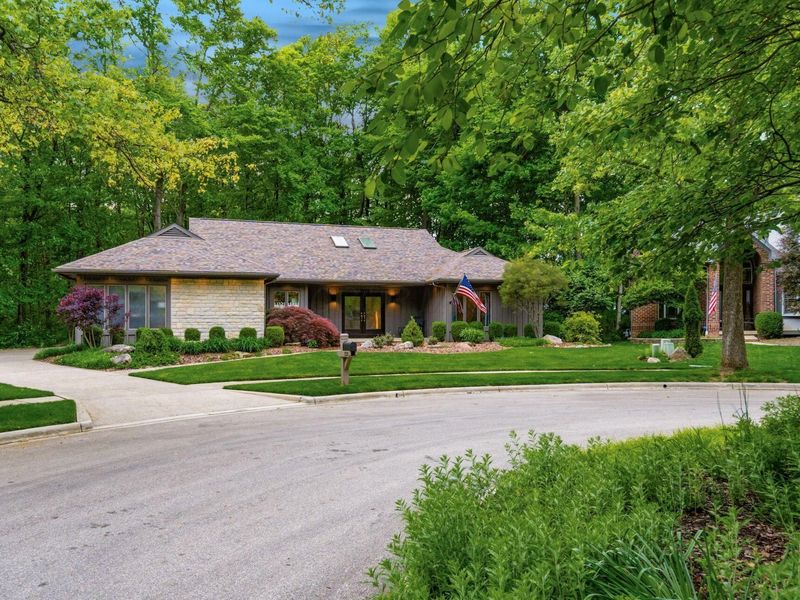 7155 Wellington Court, Dublin, OH 43016 Photo 2