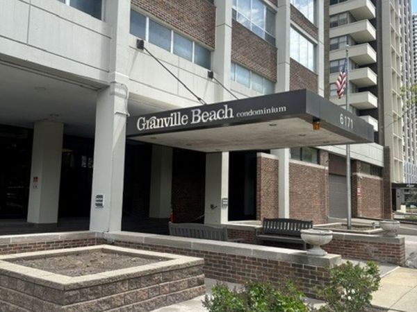 6171 N Sheridan Road, Unit 2108, Chicago, IL 60660