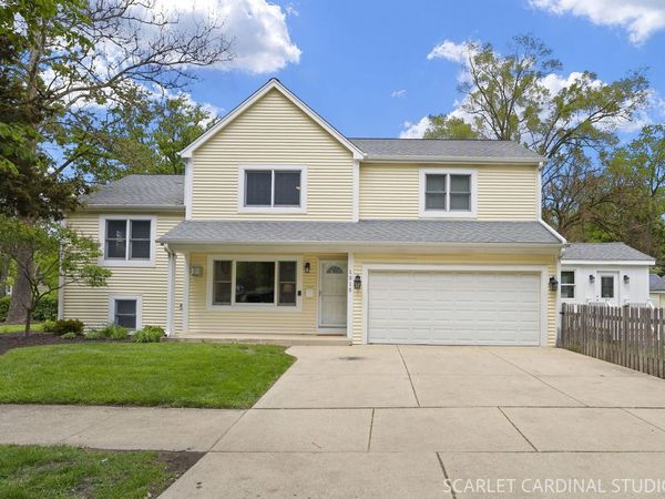 1315 Lakeside Drive, Wheaton, IL 60187