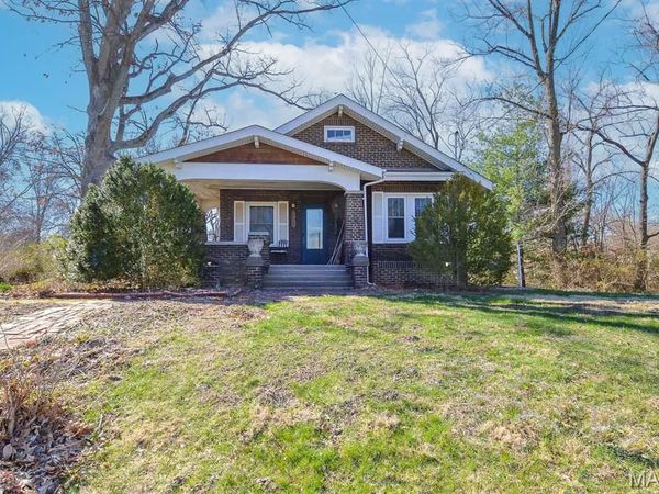 717 Crestwood Drive, Godfrey, IL 62035