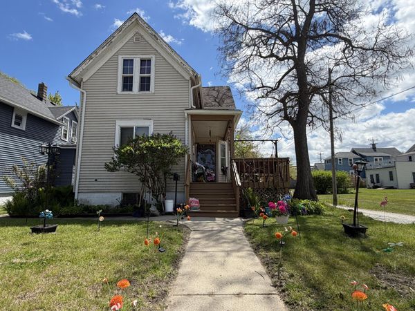 1315 67th Pl, Kenosha, WI 53143